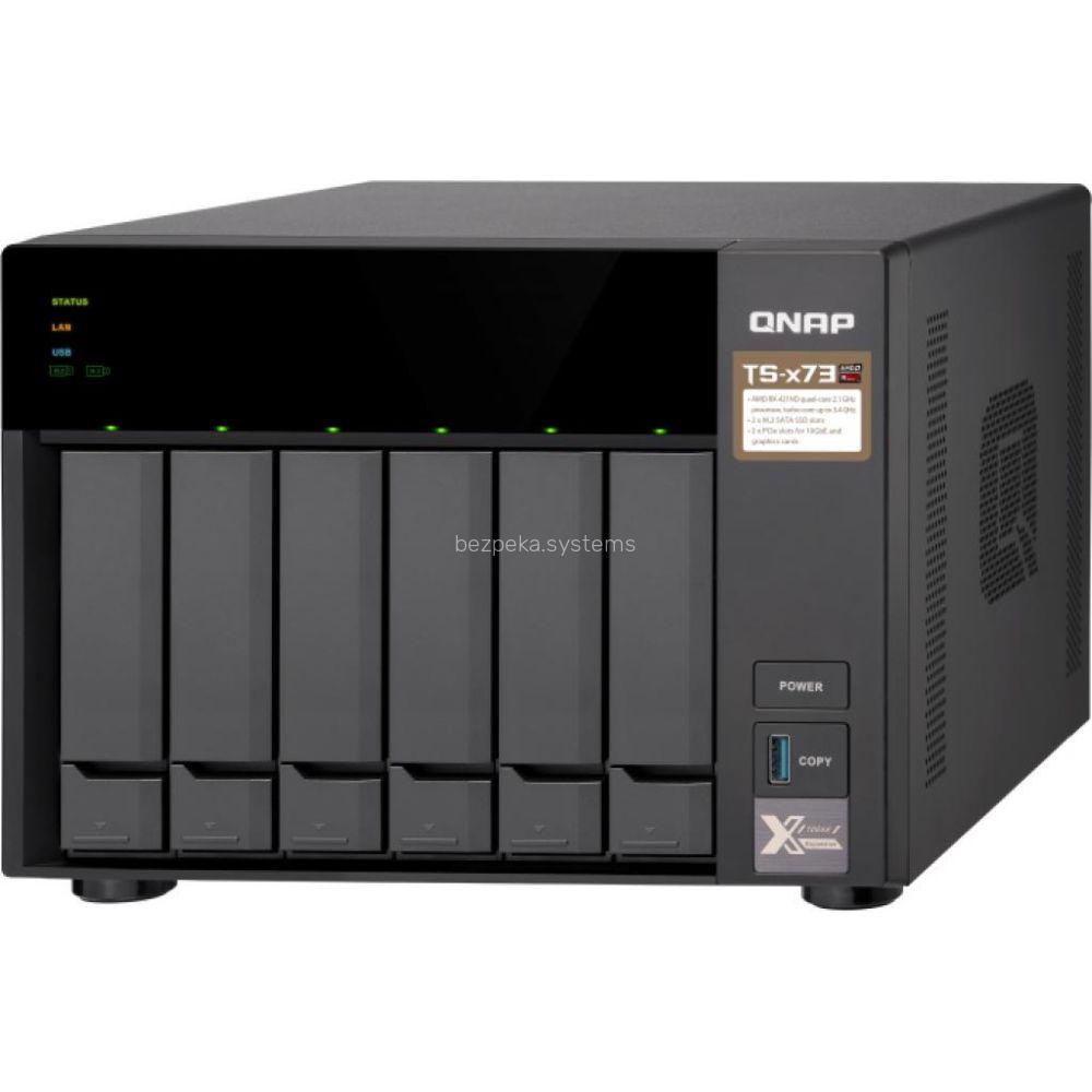 Система зберігання даних QNAP TS-673A-8G з 6 відсіками для дисків, 8GB RAM, настільне виконання